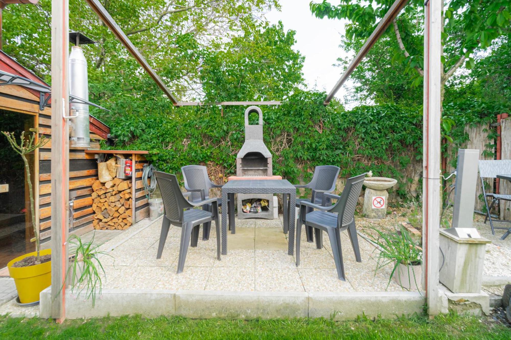 B48 Gardenhouse - A Zoeldben Kenyelmesen Torokbalint